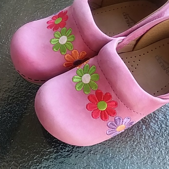 dansko youth clogs